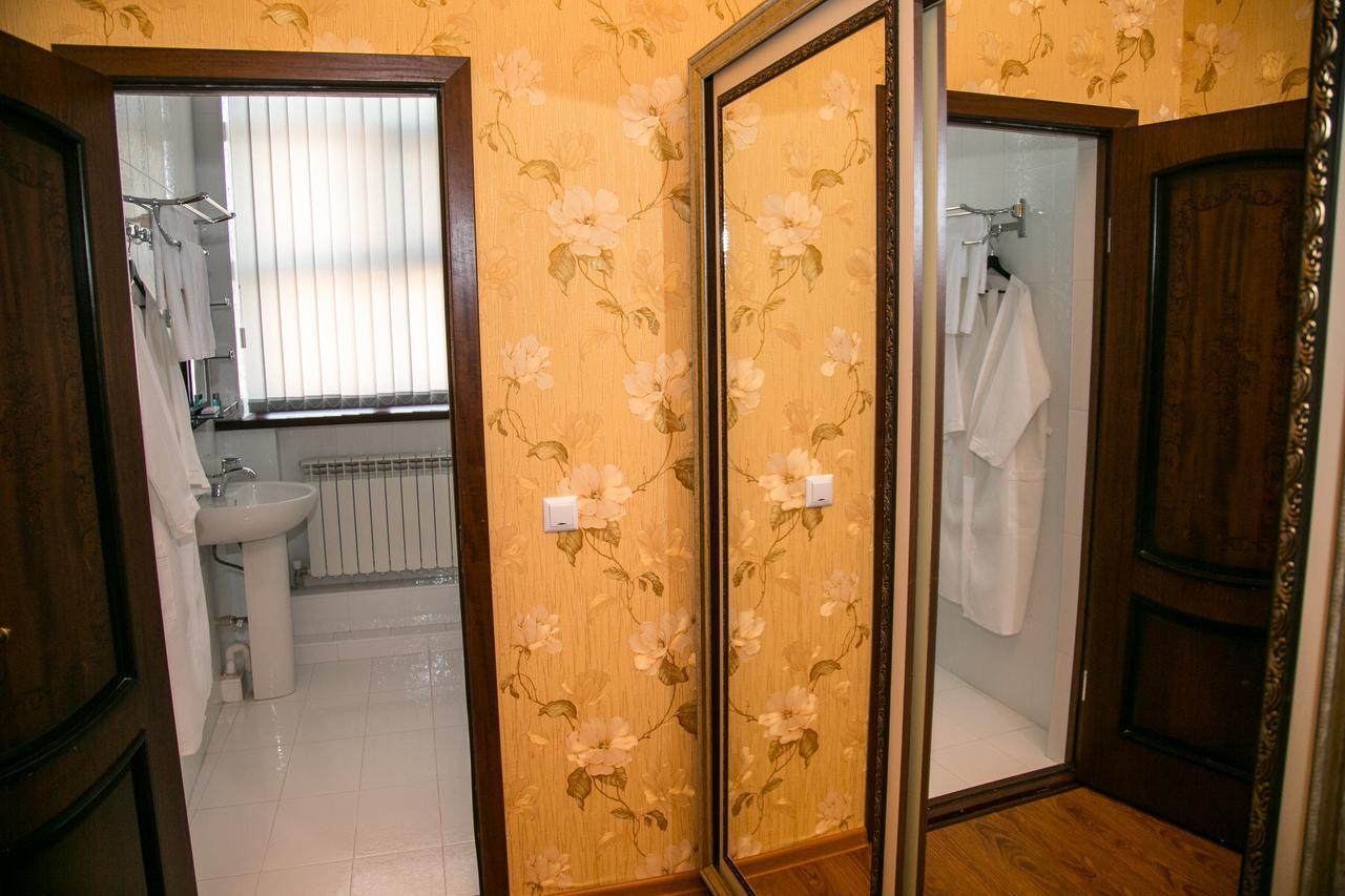 Complex Bella Vista Hotel Kyzylorda Bagian luar foto