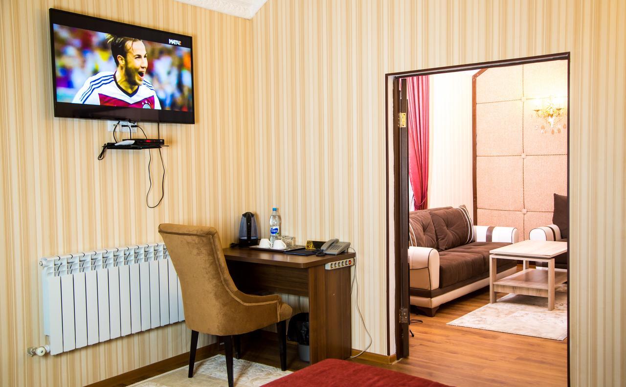 Complex Bella Vista Hotel Kyzylorda Bagian luar foto